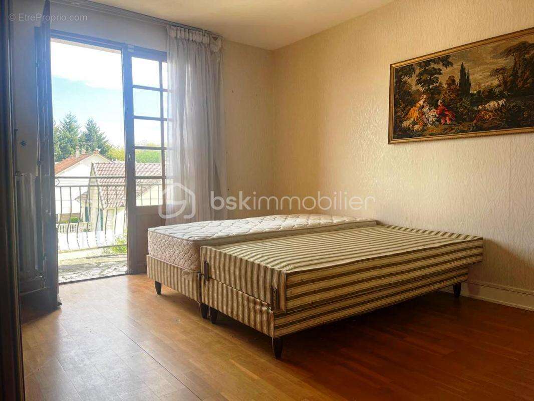 Maison à LE PLESSIS-BELLEVILLE