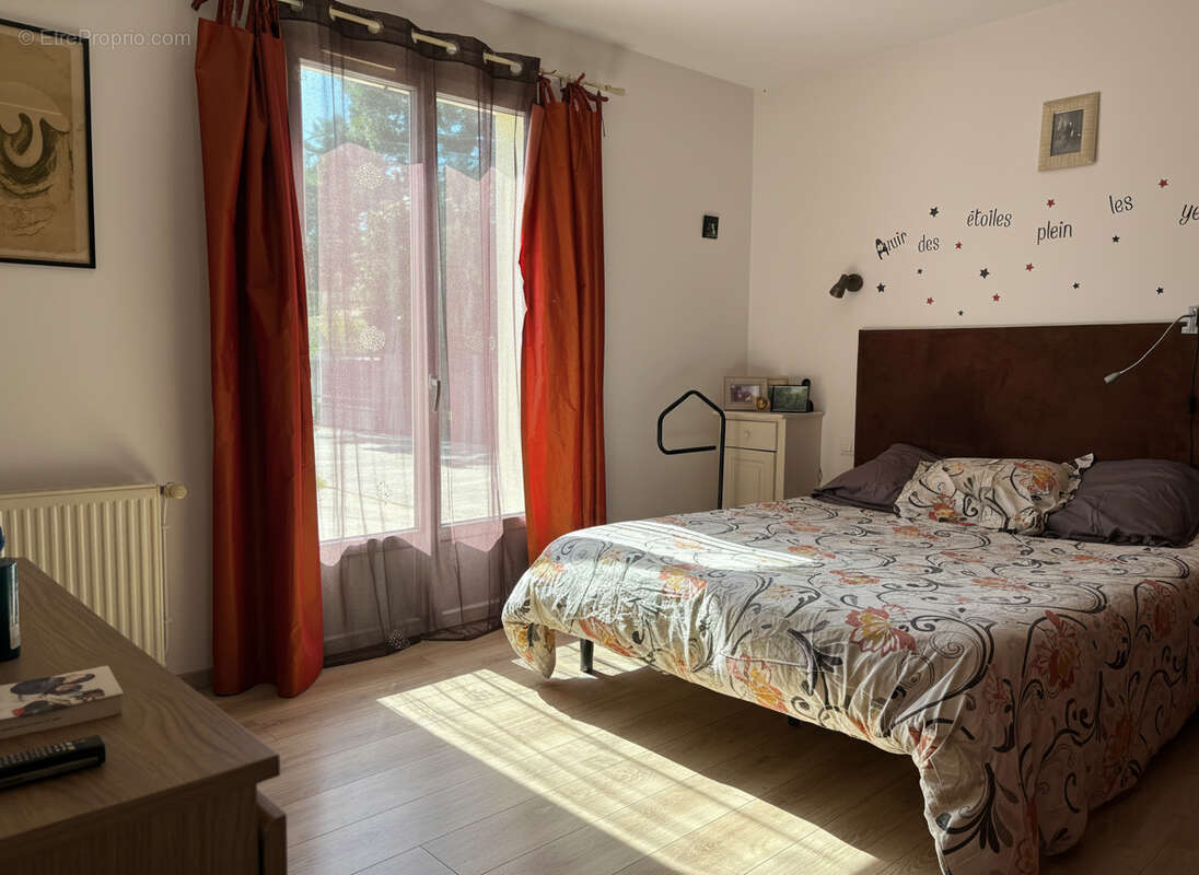 Maison à SAINT-LAURENT-DE-LA-PREE