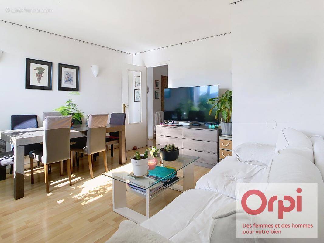 Appartement à ISSY-LES-MOULINEAUX