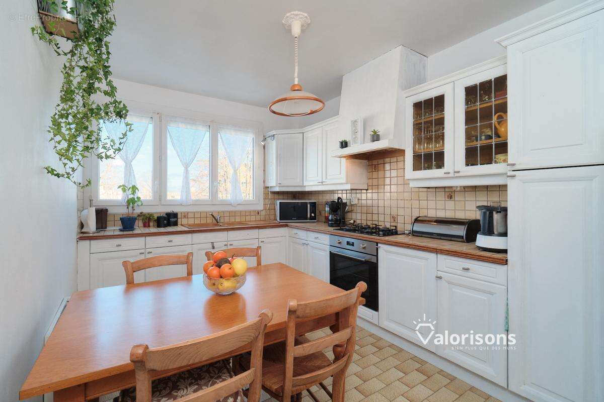 Appartement à MEYZIEU