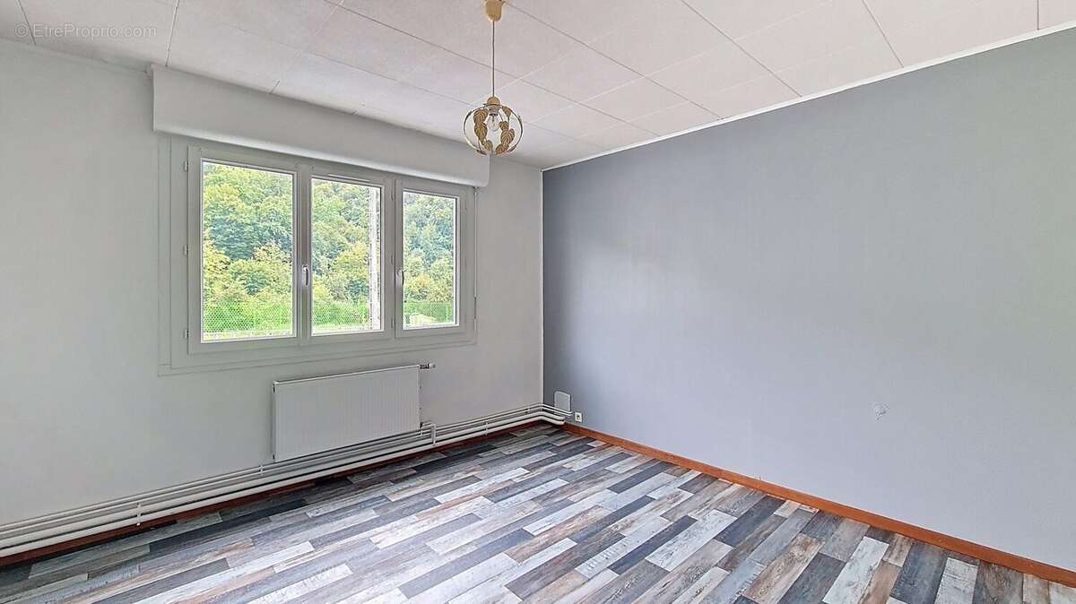 Chambre 1 refaite en 2020 - Appartement à PONT-DE-ROIDE