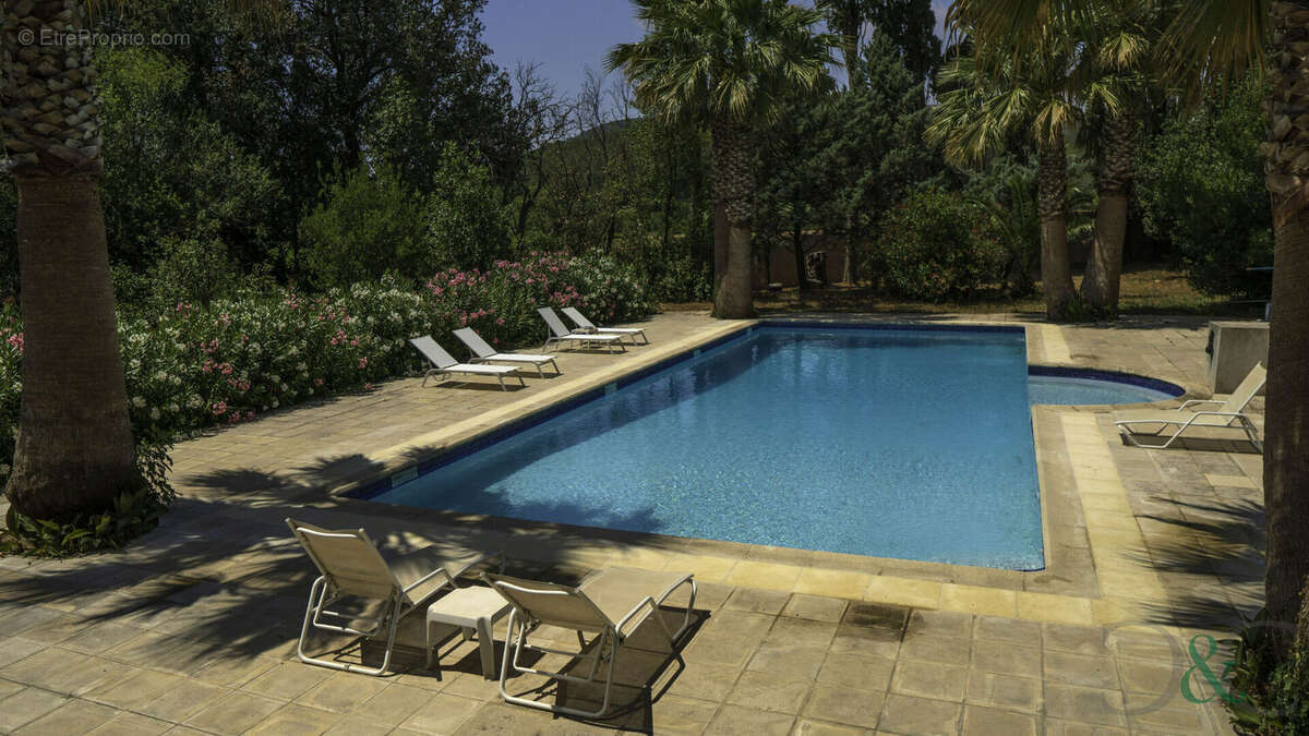 Terrain à CARNOULES