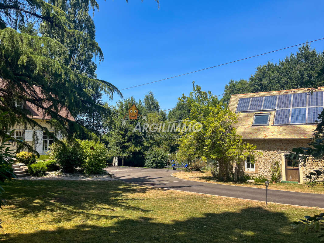 Propriété avec deux habitations et piscine - photo 29