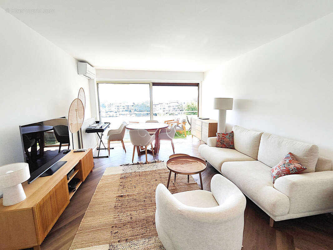 Appartement à MANDELIEU-LA-NAPOULE