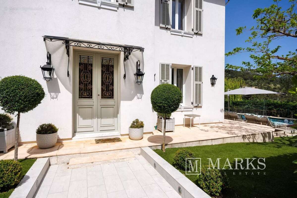 Villa rénovée avec goût avec maison d'amis et vue dégagée - photo 8
