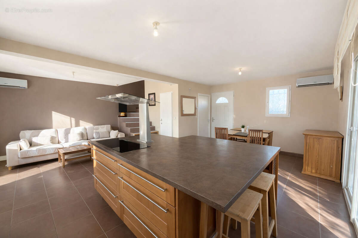 Maison à SAINT-LAURENT-DE-LA-SALANQUE