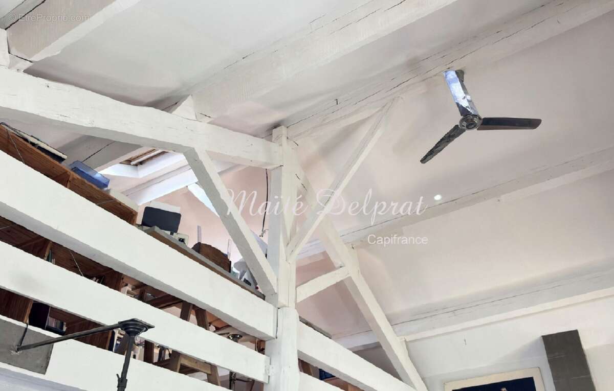Maison individuelle sur 2 niveaux, avec salon cathédrale, 3 chambres,1 bureau et piscine, entièrement rénovée - photo 6