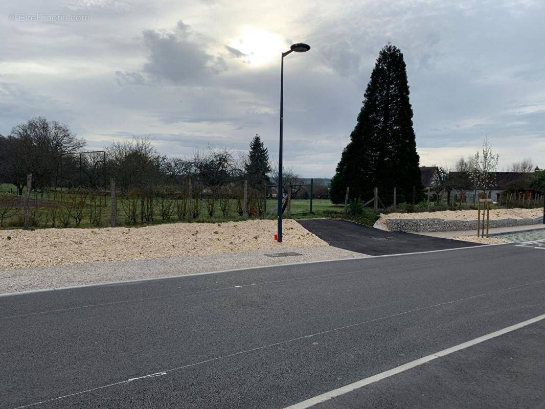 Terrain à COULANGES-LES-NEVERS