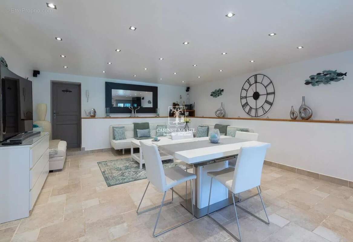 Maison à ROQUEFORT-LES-PINS