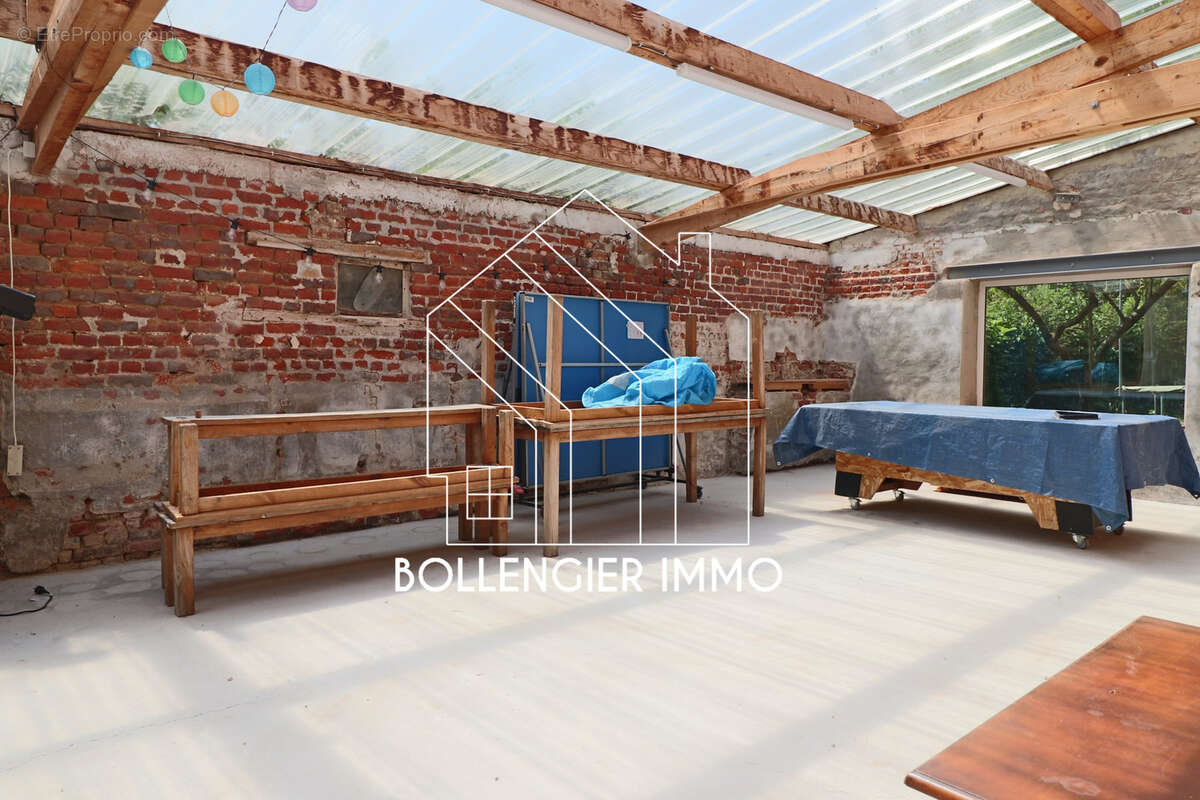 Maison avec hangar et dépendances - photo 9