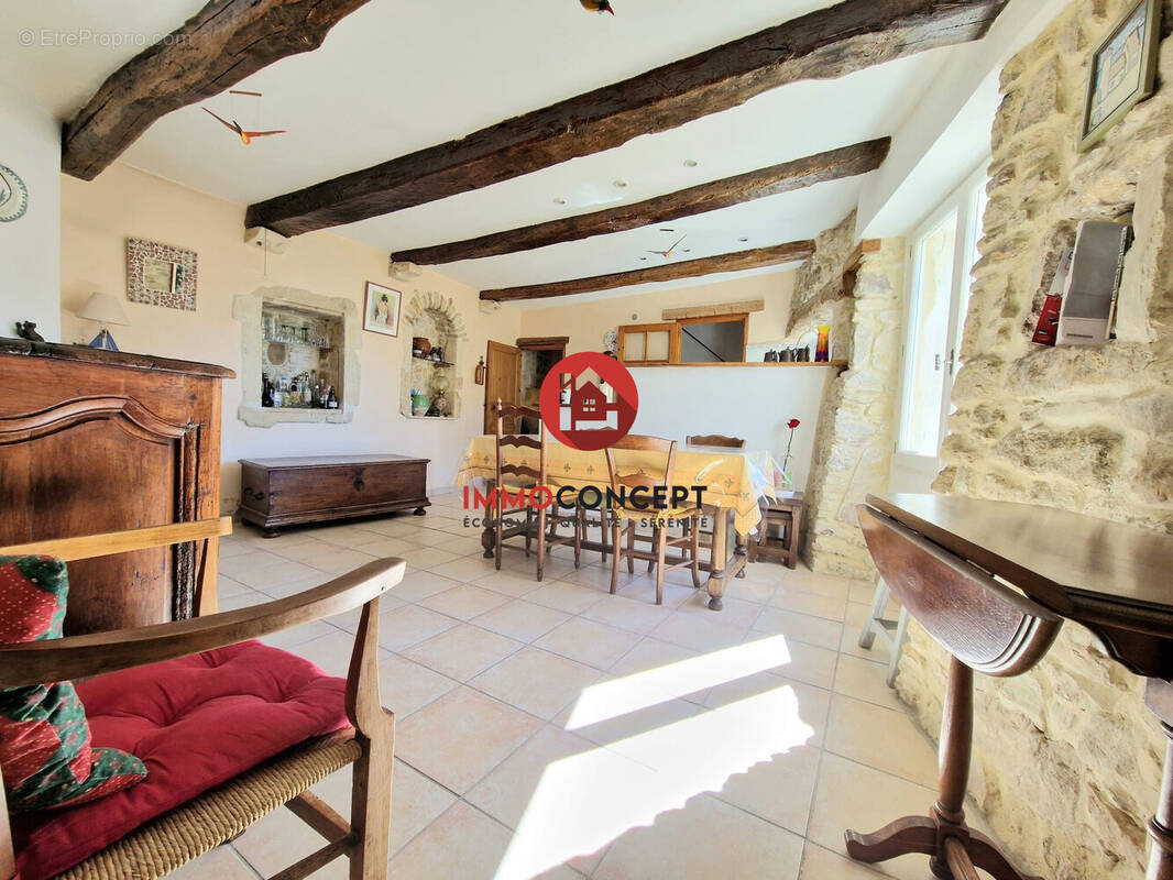 Maison à SAINT-MARCEL-DE-CAREIRET