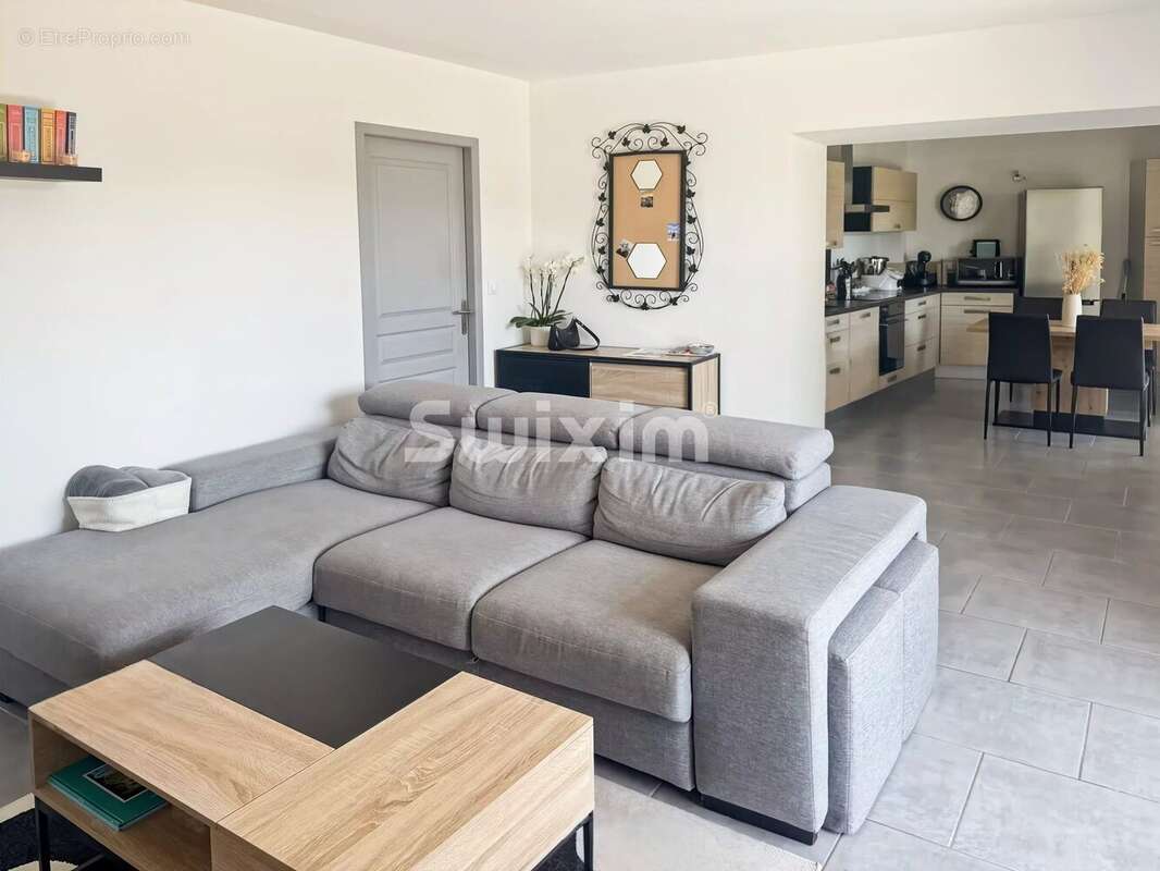 Appartement à SAINTE-CECILE-LES-VIGNES