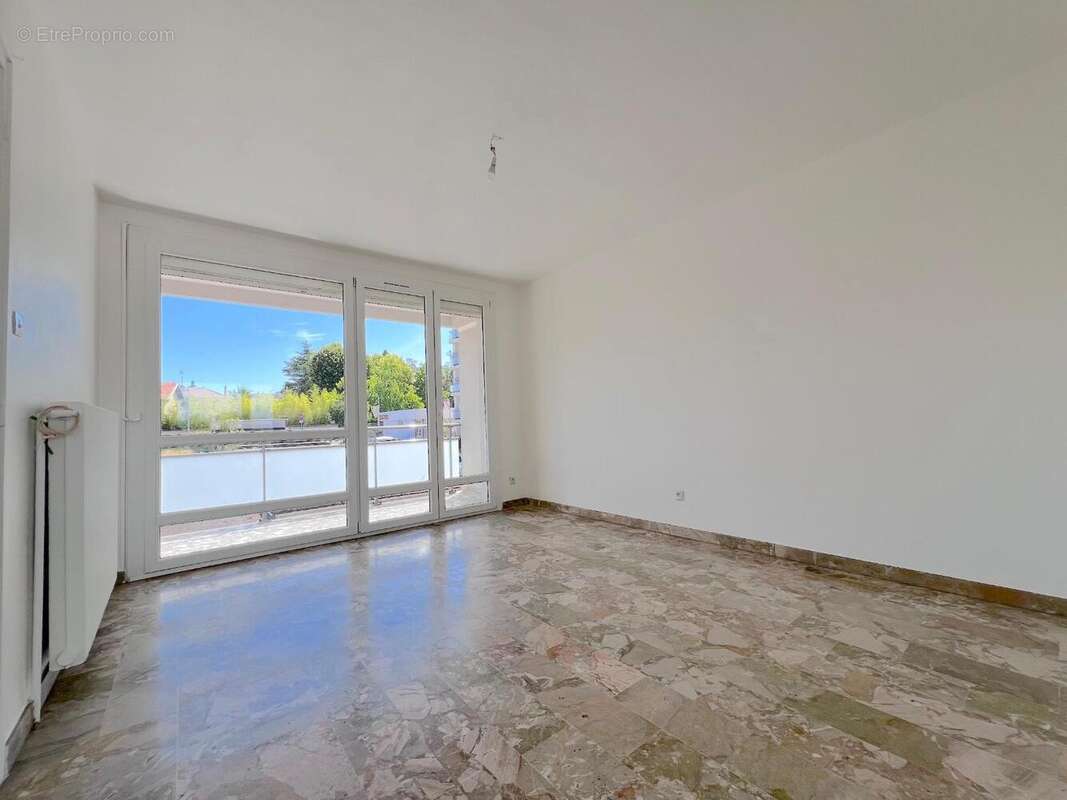 Appartement 80 m² à Decines-Charpieu  - photo 3