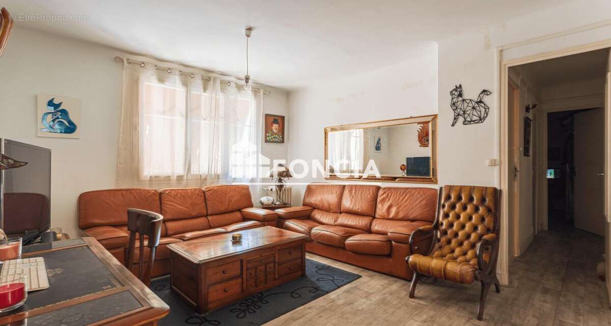 T5 traversant de 78 m² Loué Secteur Claret Résidence fermée avec parking et cave - photo 4