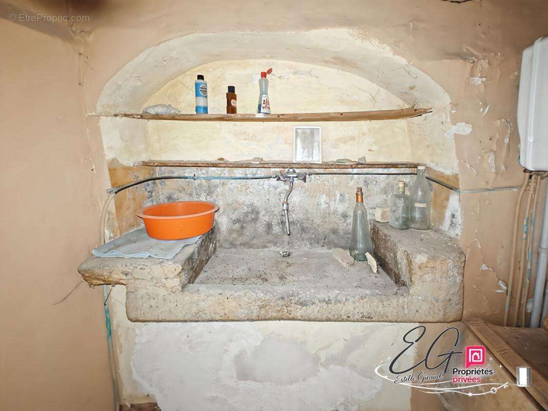 Maison Caunes Minervois à rénover :  2 chambres, atelier à rénover - photo 5