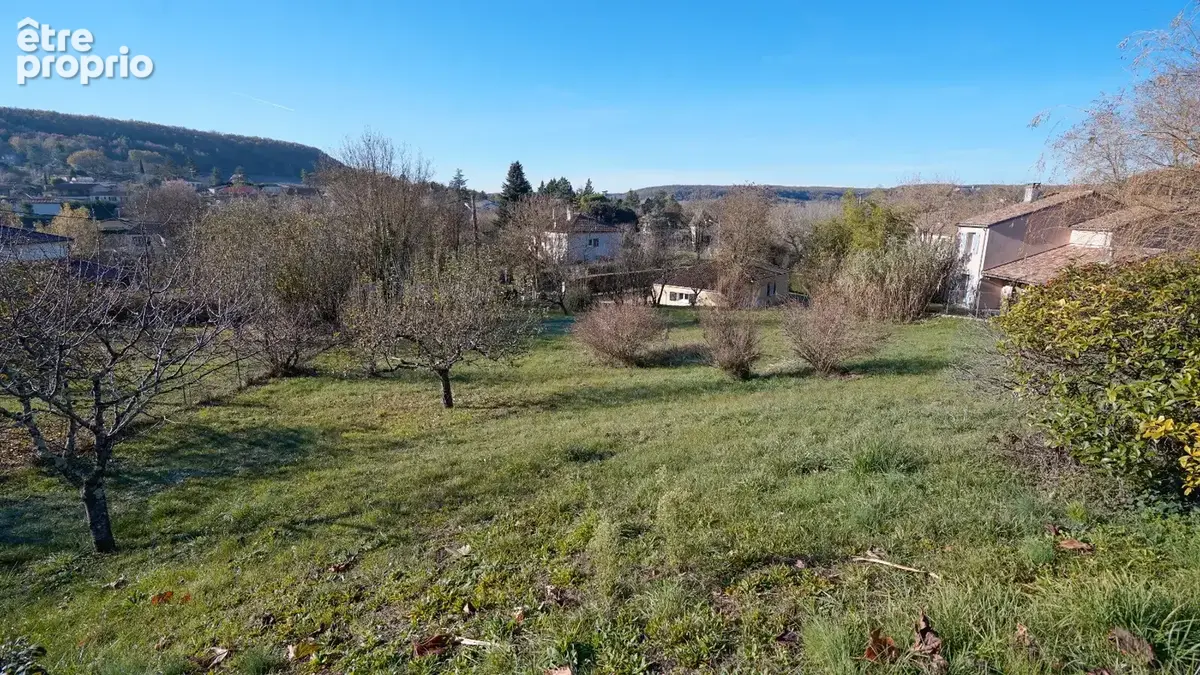 Maison traditionnelle  avec jardin. - photo 12