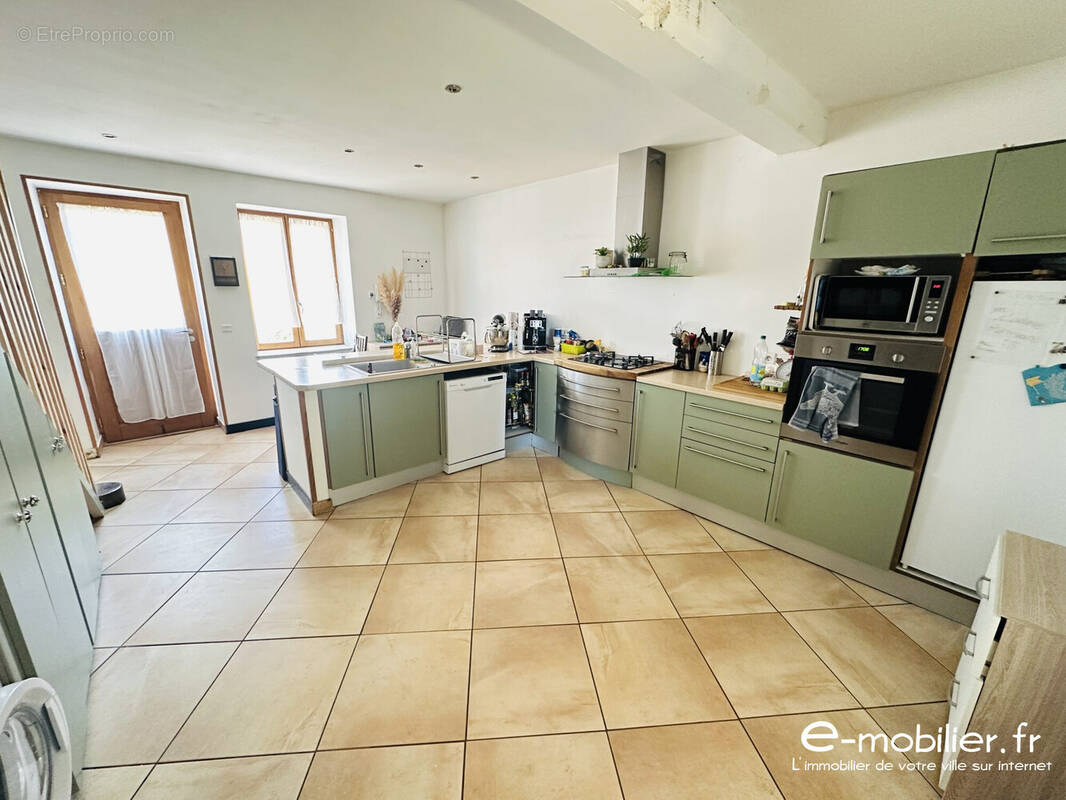 Maison 109 m² à Marcigny  - photo 4