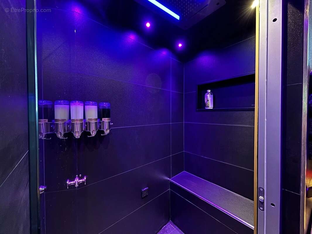 Le Cannet - Studio aménagé en loveroom - idéal investisseur - photo 10