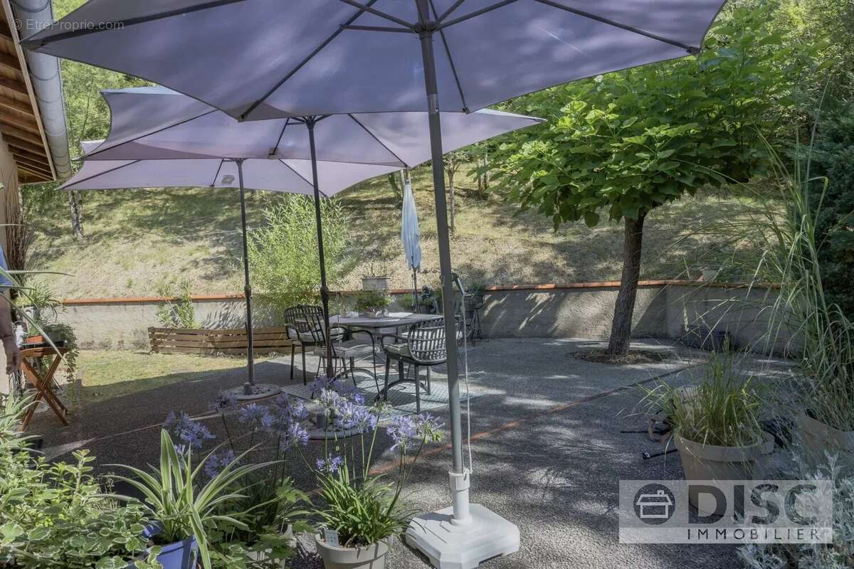 Maison de plain-pied avec vue, jardin et grand garage à 2 km de Saint-Antonin-Noble-Val. - photo 8