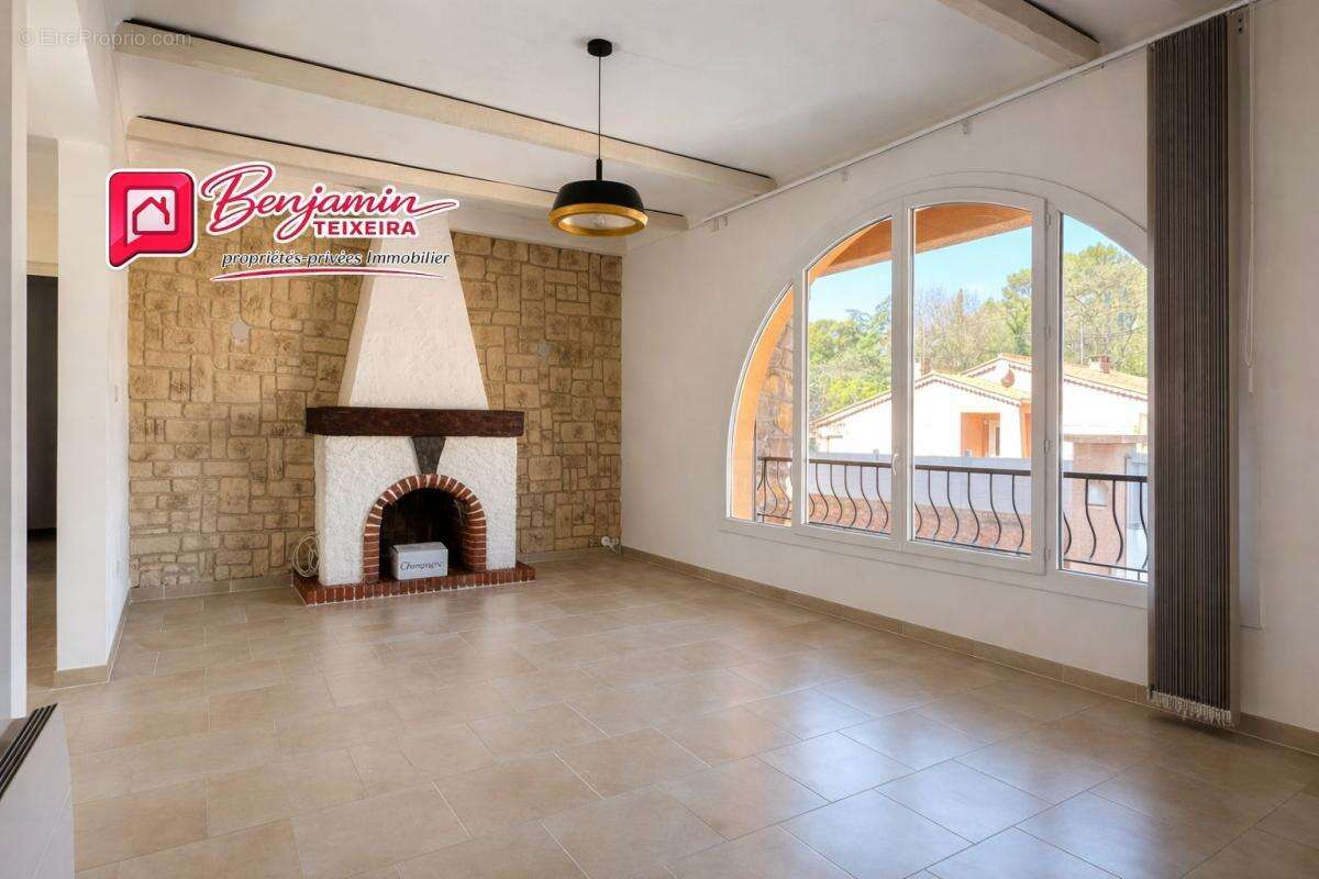 Maison 225 m² à Saint-Raphael  - photo 4