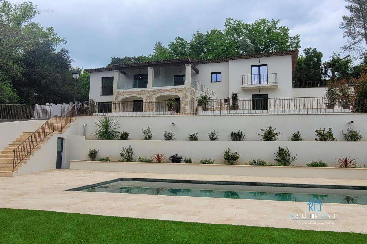 Maison à ROQUEFORT-LES-PINS