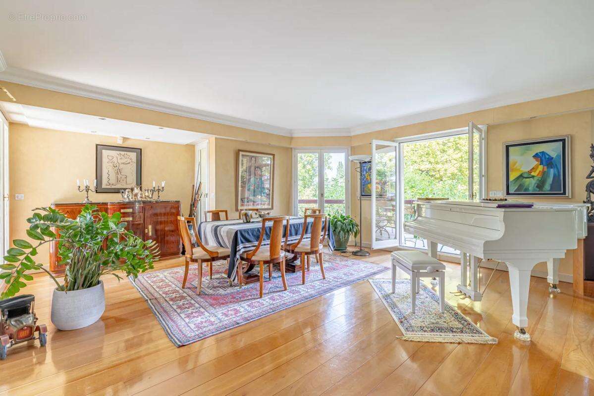 Appartement à ENGHIEN-LES-BAINS