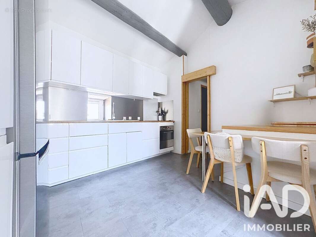 Maison 91 m² à Mouries  - photo 5