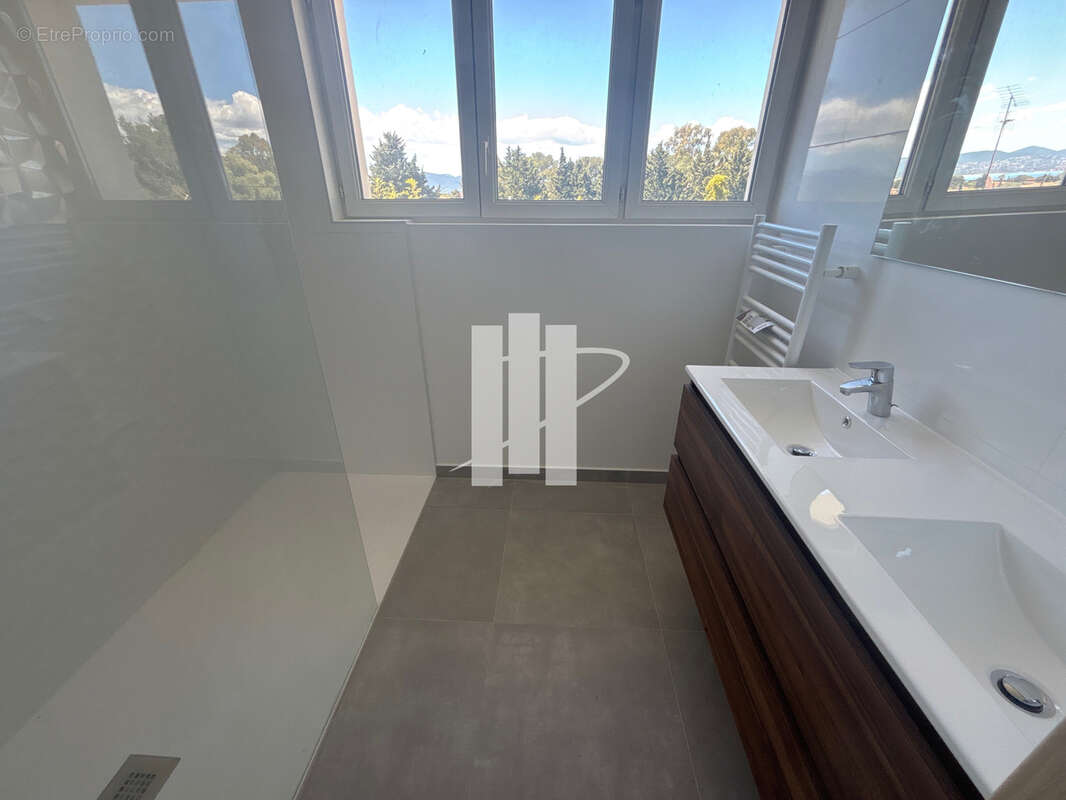 Appartement 5 pieces a vendre entierement renove dernier etage vue mer au calme absolu quartier les plaines - photo 6