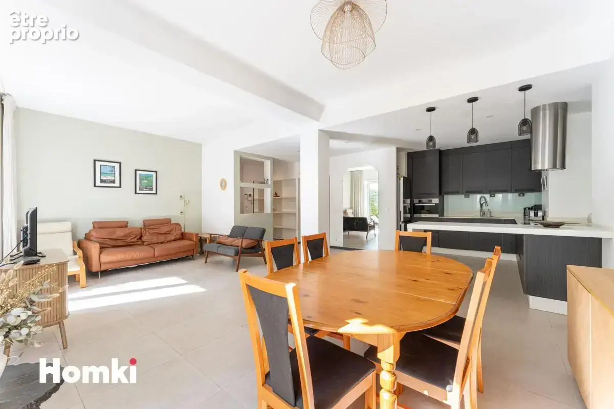 Appartement T4 de 107 m² à Marseille 13007, Rue des Flots Bleus - photo 8