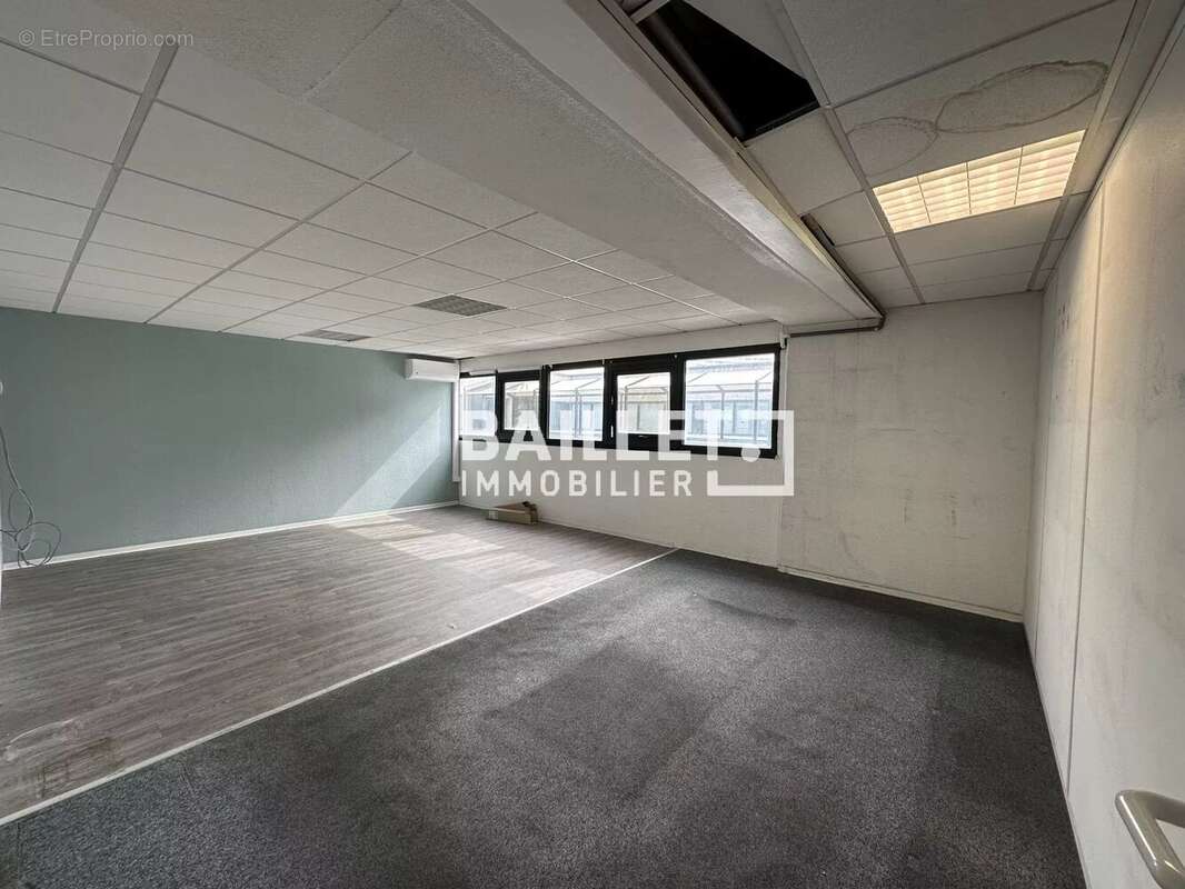 Commerce à VILLENEUVE-LOUBET