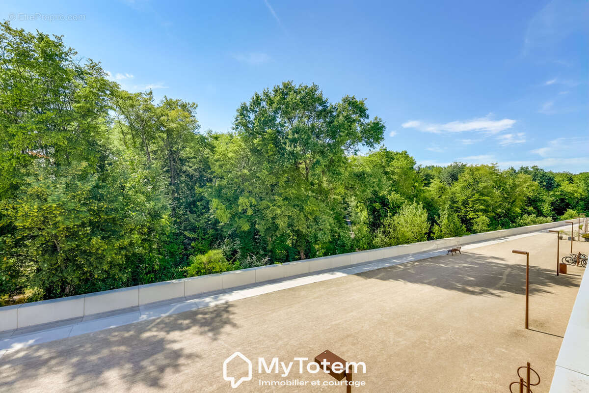 Face à la forêt domaniale de Saint-Germain-en-Laye   Élégant appartement familial de 80 m2 avec terrasse - photo 9