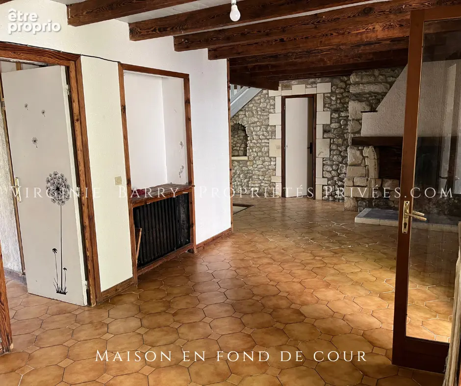 Immeuble compose de 4 appartements et 1 maison avec jardin - photo 2