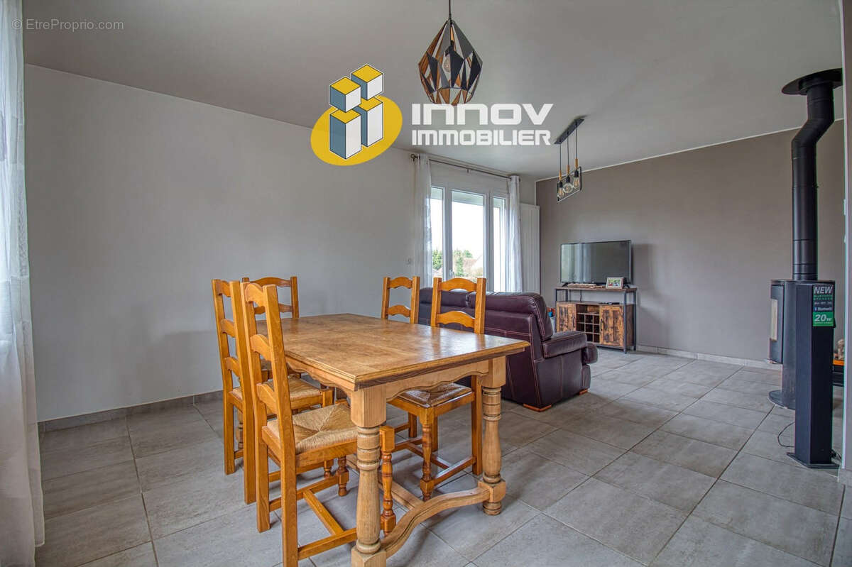 Maison à L'ABERGEMENT-DE-CUISERY