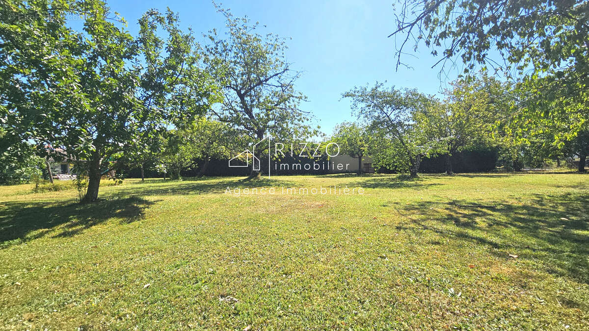 952m2 de terrain à bâtir pour 1 ou 2 maisons - photo 4