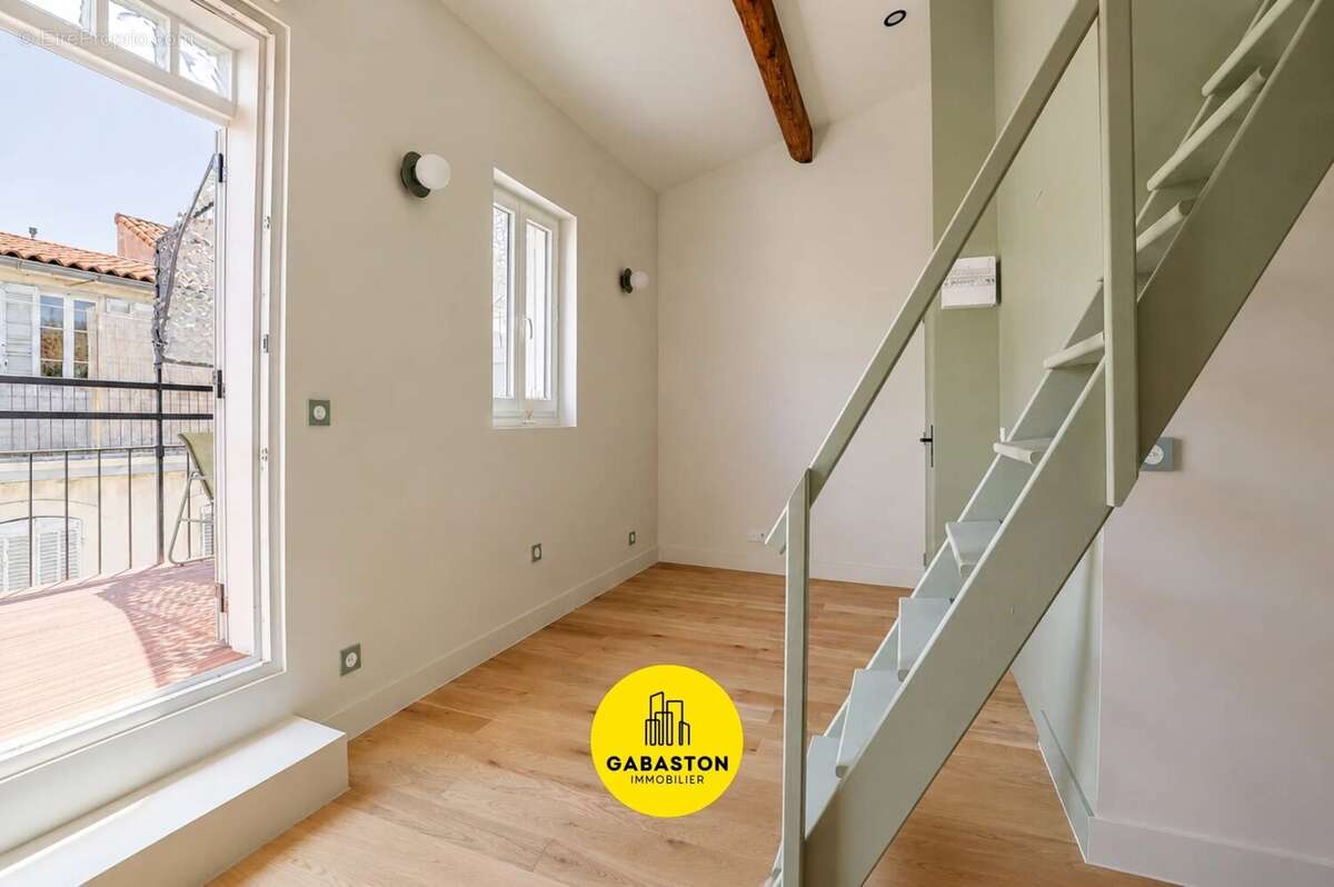 Appartement à MARSEILLE-2E