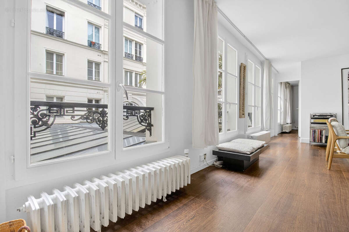 Appartement à PARIS-2E