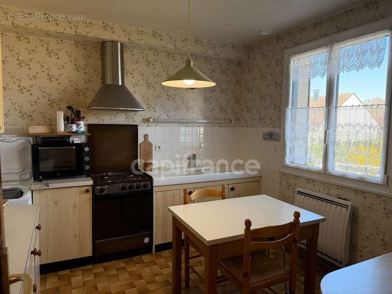Maison à vendre 7 pièces  de 141 m2 Saint Georges sur Baulche (89) 4 chambres.  Sous sol.  Terrain 600 m2 - photo 9