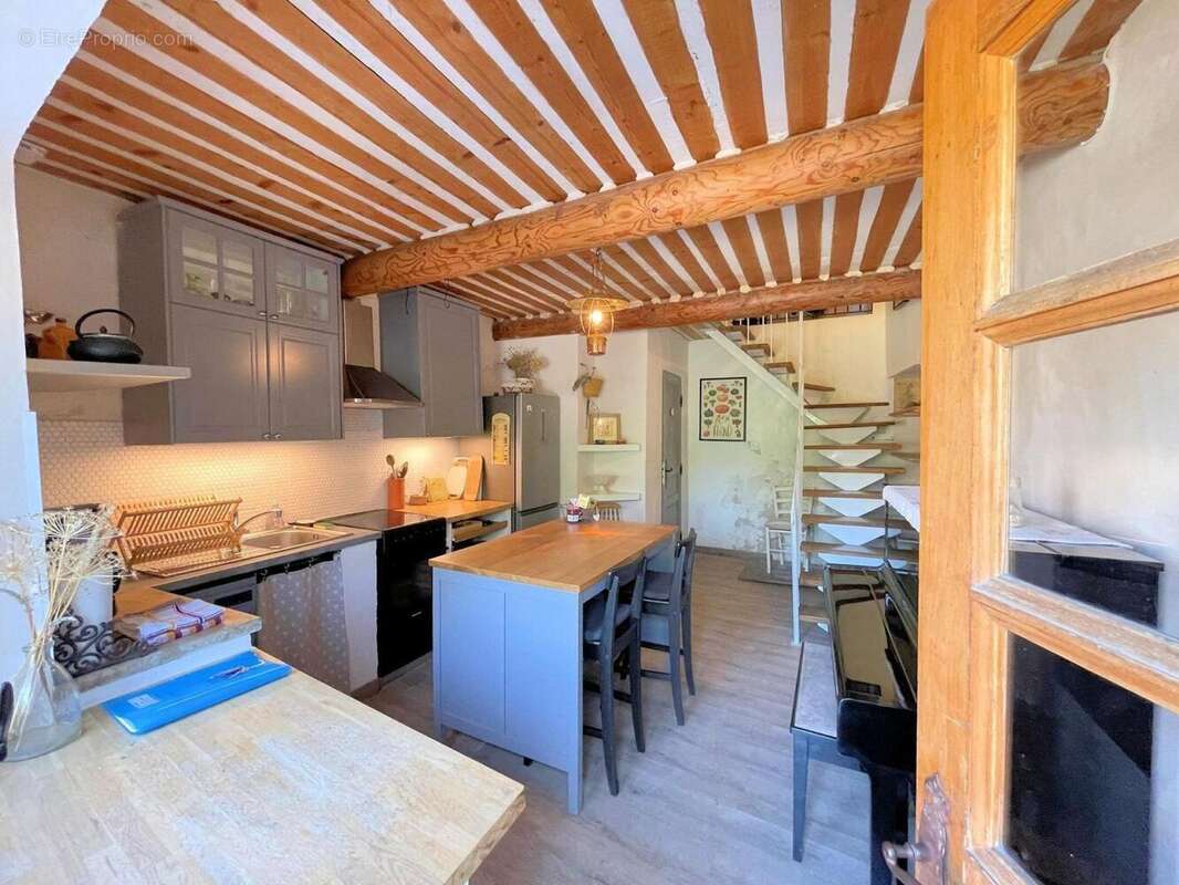 Maison 95 m² à Saint-Martin-De-Castillon  - photo 4