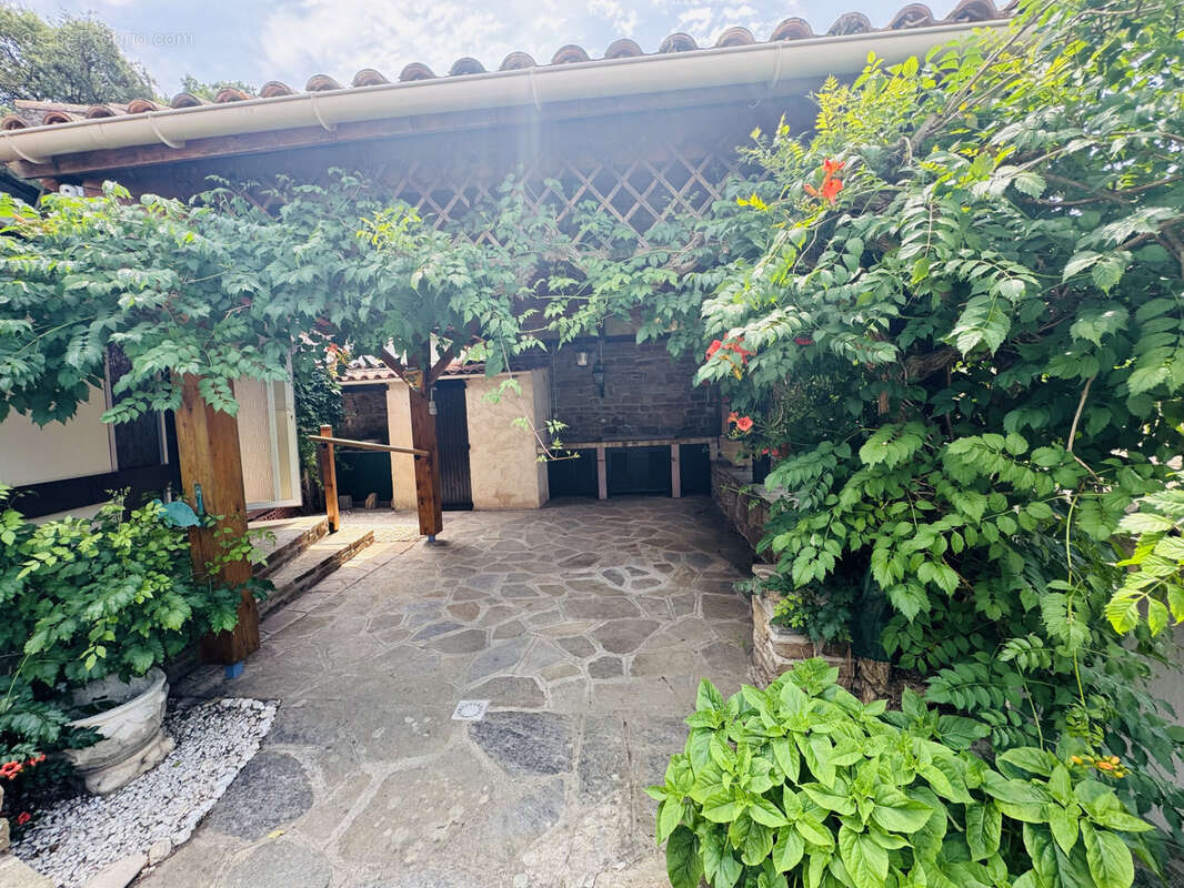 Maison à BORMES-LES-MIMOSAS