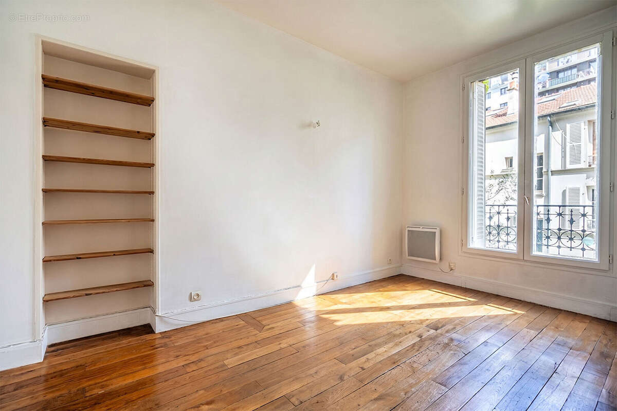 Appartement à PARIS-14E