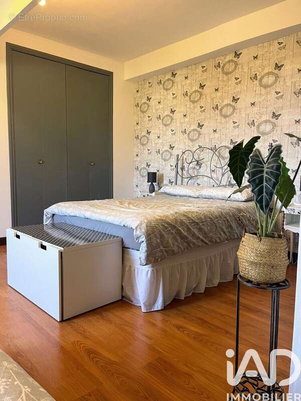 Maison 475 m² à Sainte-Eulalie  - photo 9