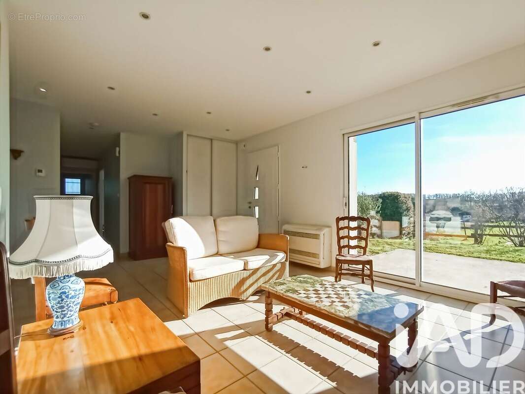 Photo 3 - Maison à MARCILLY-LE-CHATEL