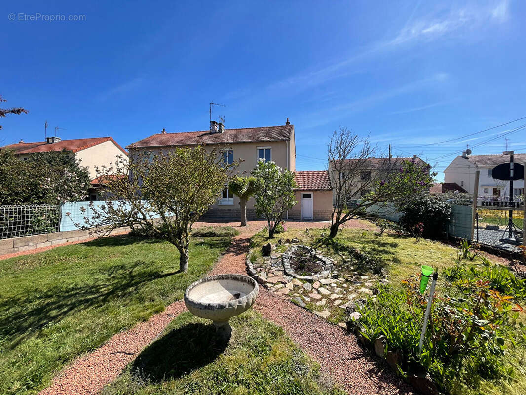 Maison à RIORGES