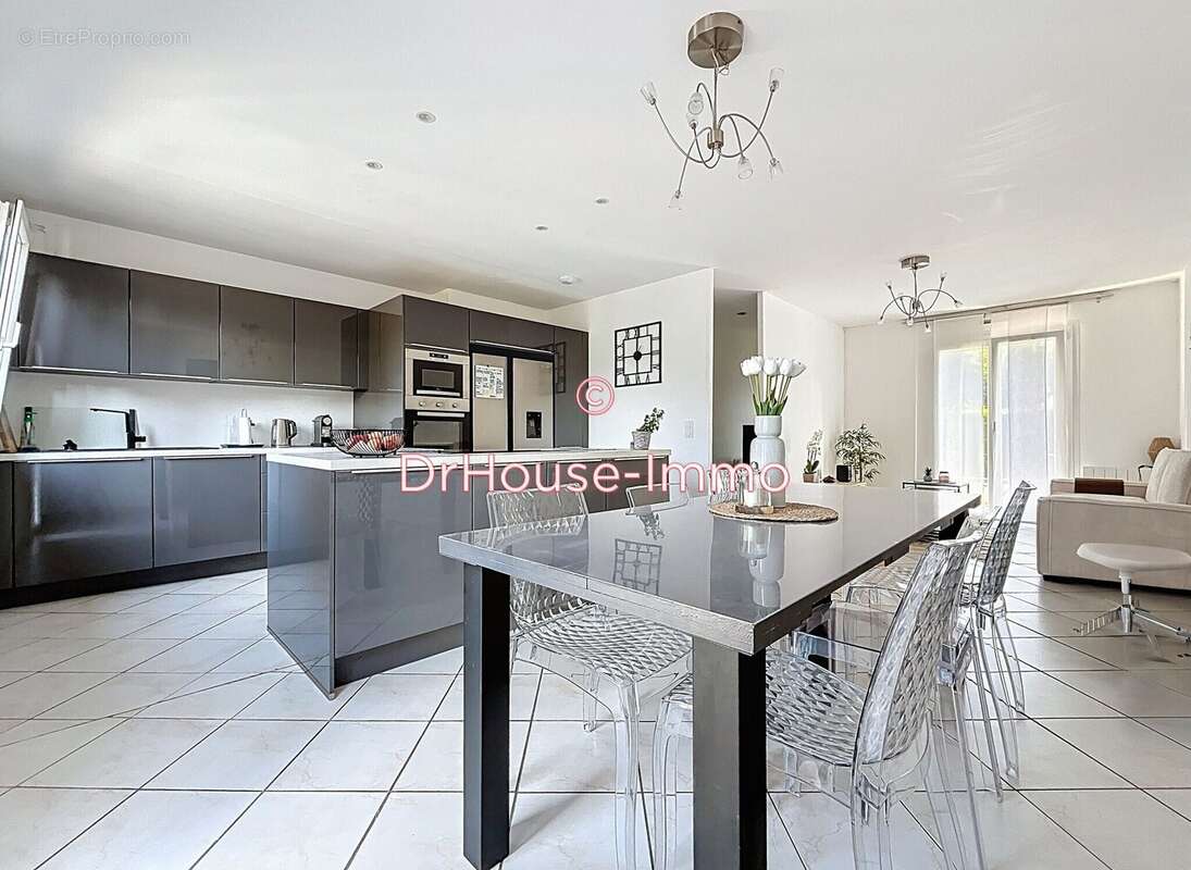 Maison à VERS-SUR-SELLES