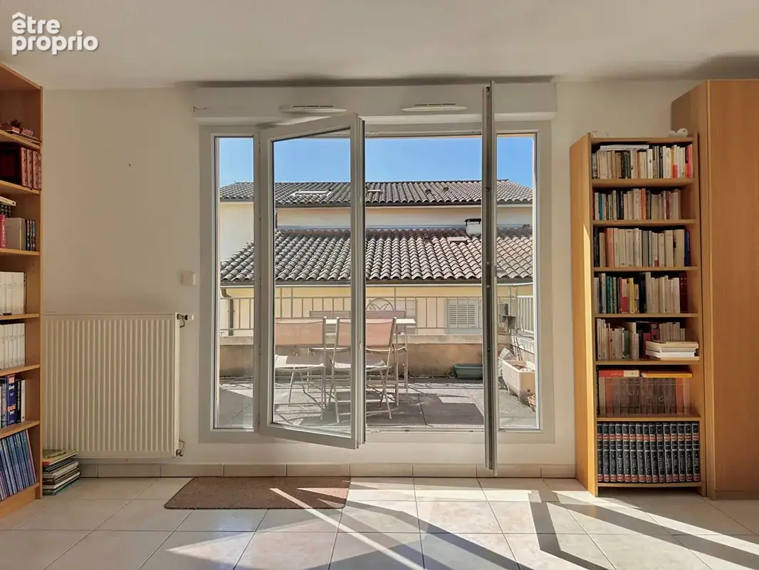 Liergues Appartement T3 avec terrasse dans copropriété sécurisée - photo 3