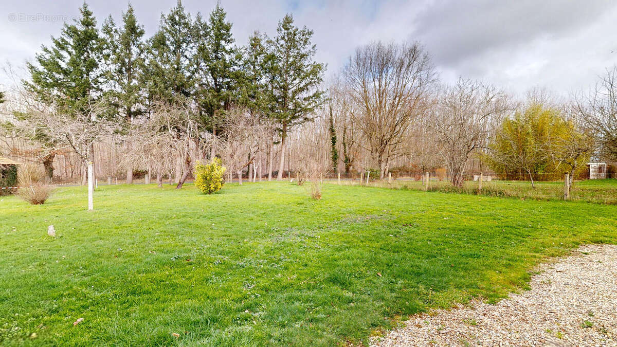 Maison à NEUILLY-LE-REAL