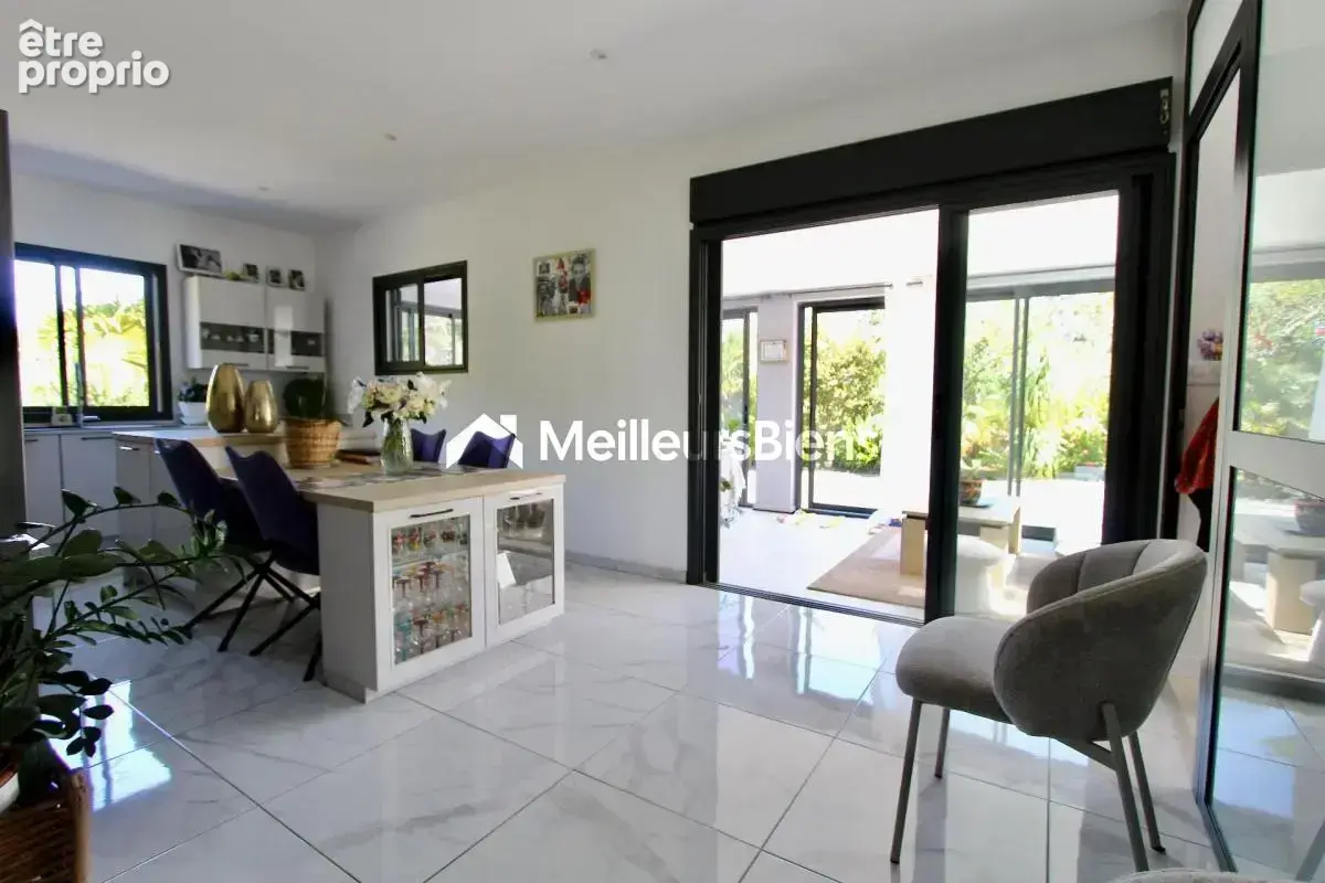 Petite-Île – Piton Goyaves 97429 - Maison contemporaine de 2020 de plain-pied sur 730 m² de terrain - 489 000 € - photo 7