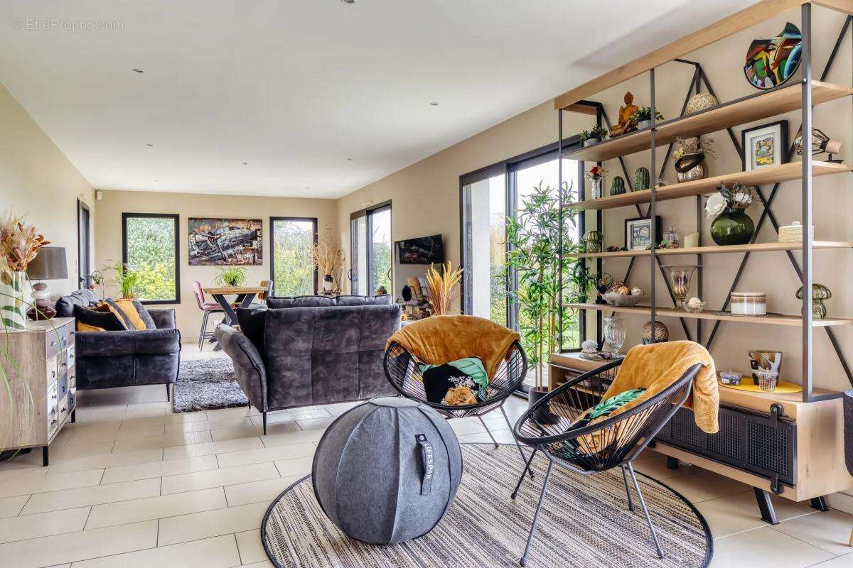 Maison à LA RIVIERE-SAINT-SAUVEUR