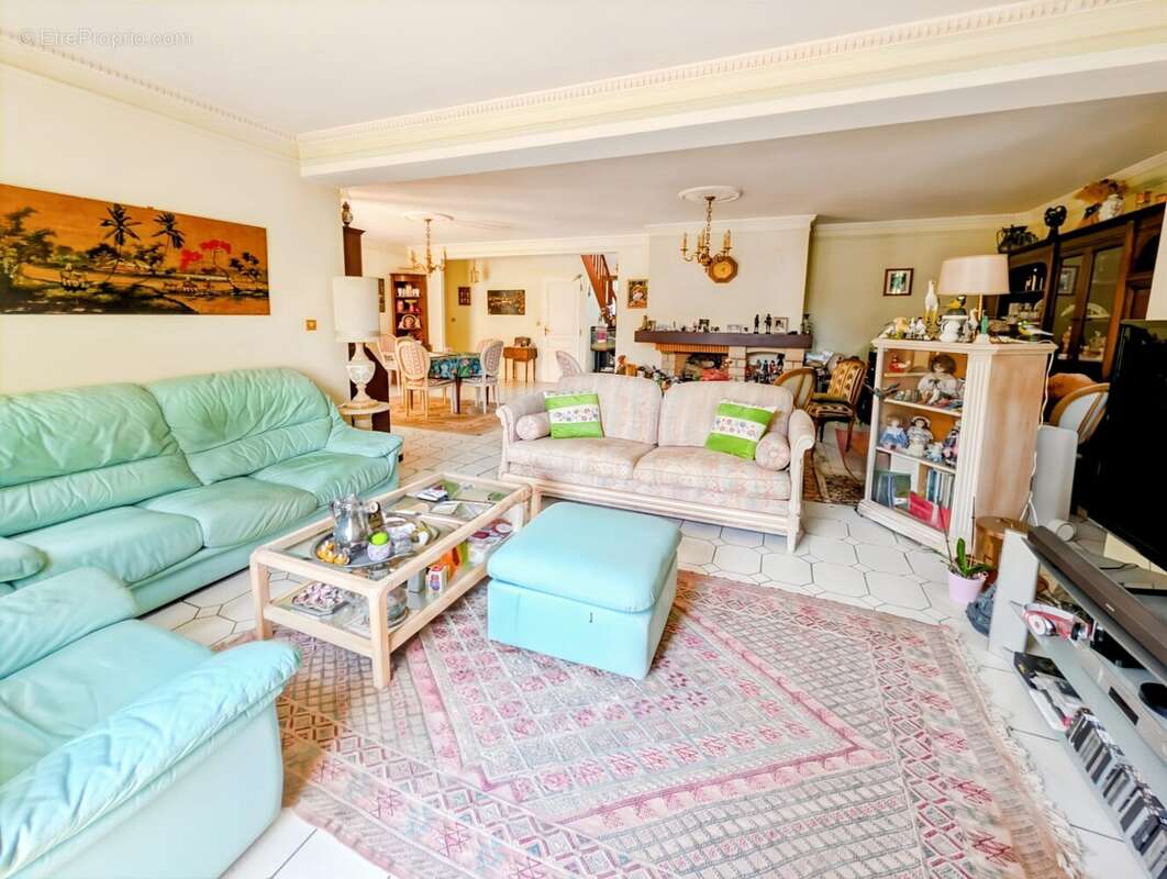 Maison 180 m² à Saint-Cyr-L'ecole  - photo 4