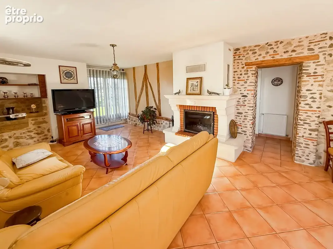 GERS (32) – À 10 min d’Aire-sur-l’Adour – Superbe maison en pierre rénovée de 160 m², 4 chambres, terrain arboré de 1 592 m² - photo 4